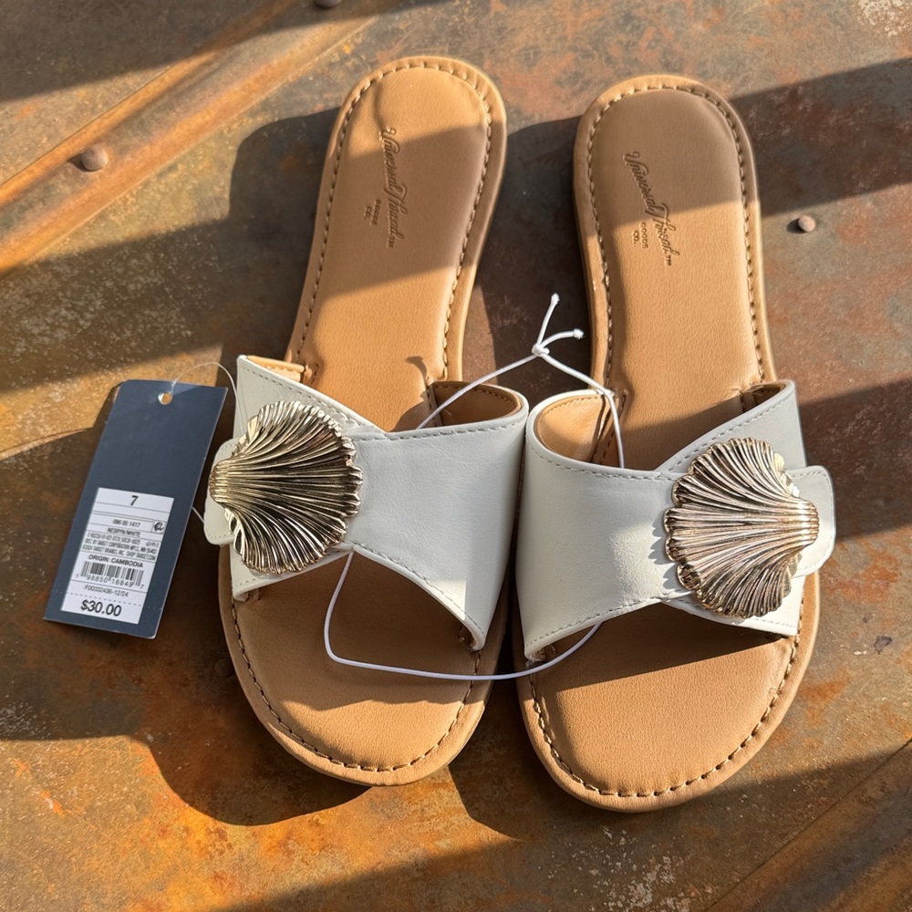 Universal Thread Cream and Gold Shell Sandals - Picture 2 of 3